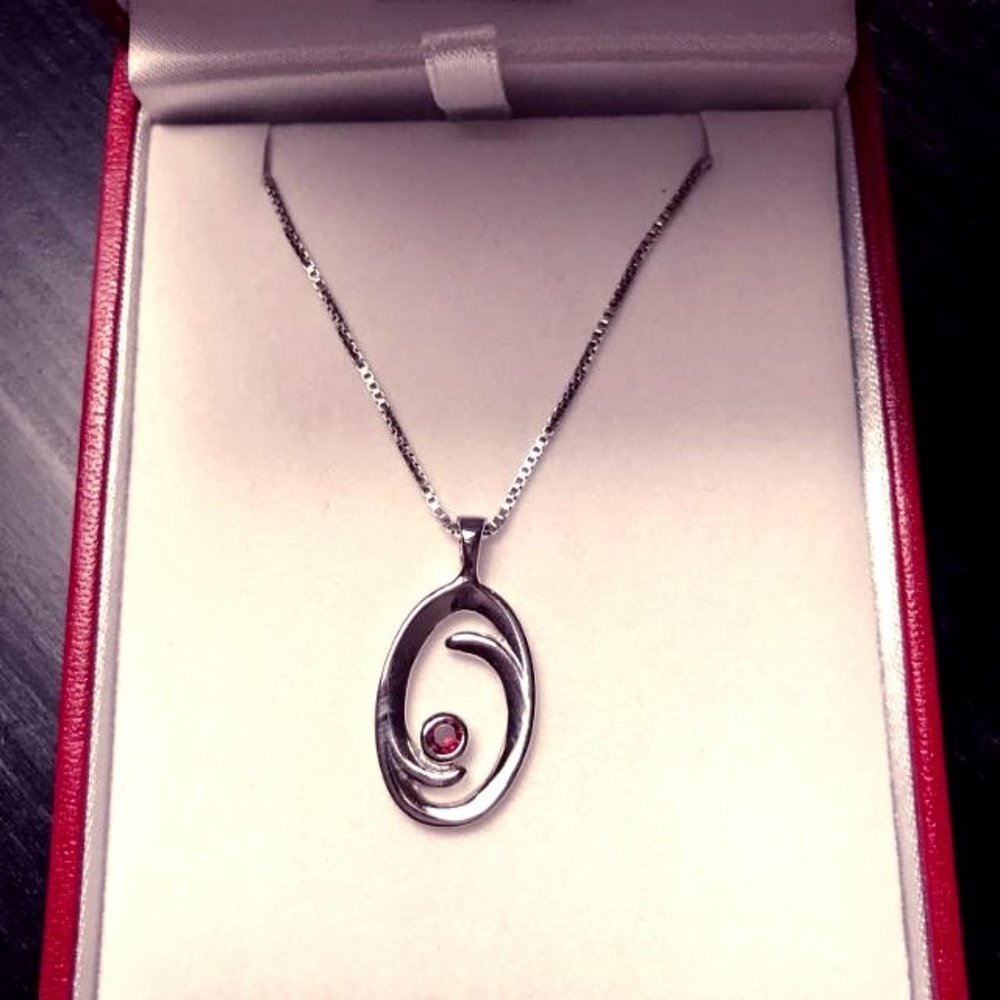 NEW IN BOX STERLING SILVER NECKLACE WITH A GARNET